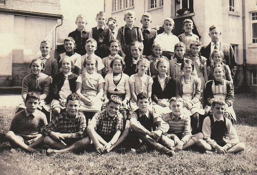 Jahrgang 1943 5.Klasse Collenberg 1954 Zentralschulhaus.jpg