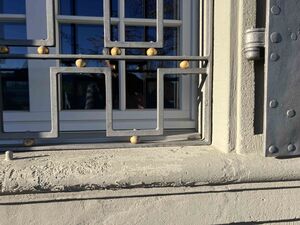 Gemeindehaus Fenstergewände Sockel.jpeg