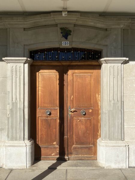 Datei:Portal Reutenenstrasse 6.jpeg