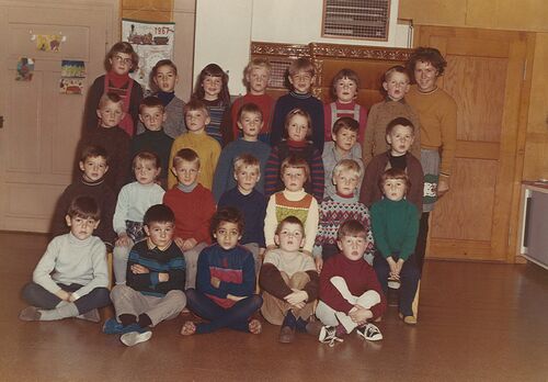Jahrgang 1963 Kindergarten Dorf Frau Reich.jpg