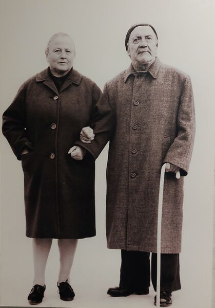 Datei:Postkarte Konrad Bruderer mit Ehefrau.jpg